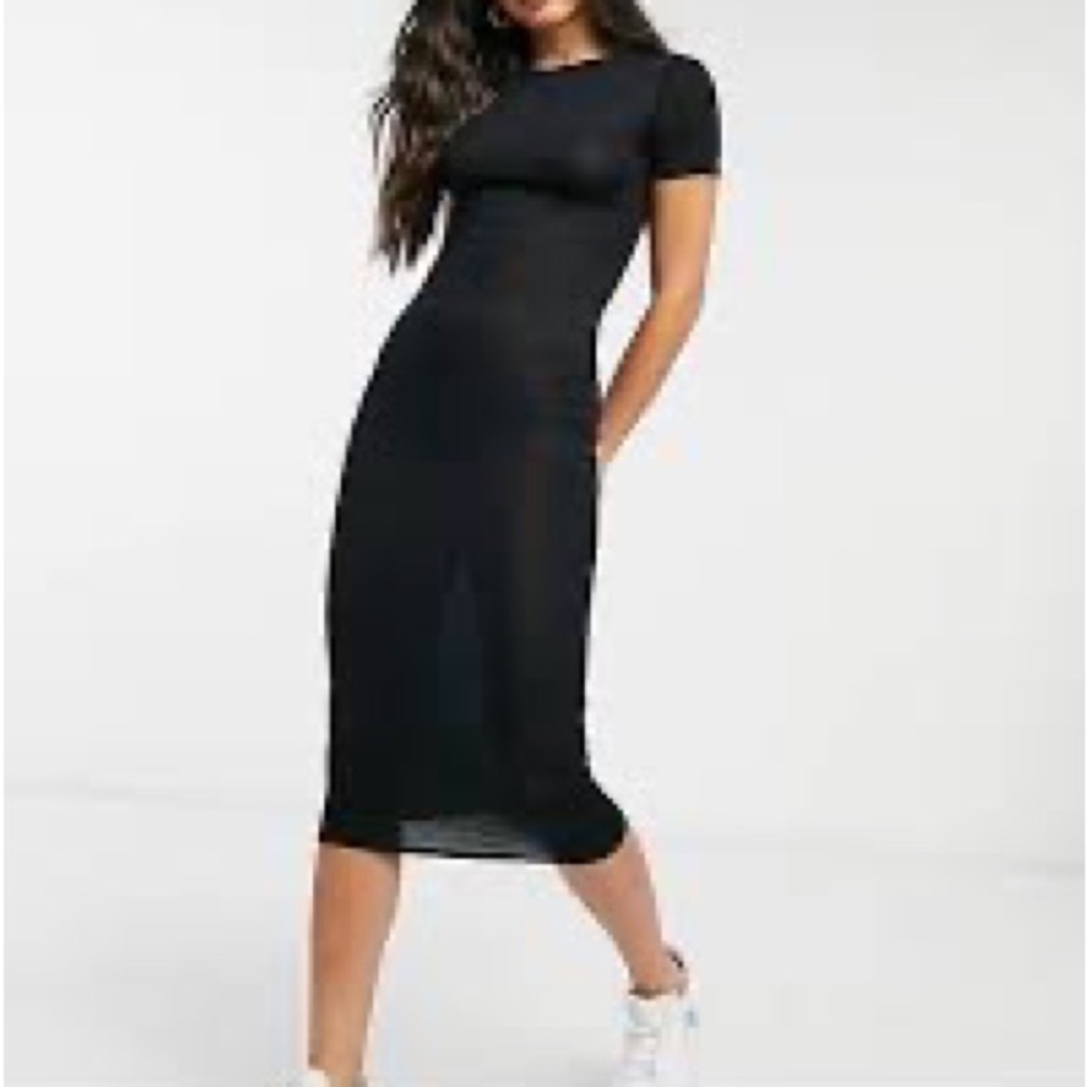 CREW NECK SHORT SLEEVE MIDI
BLACK